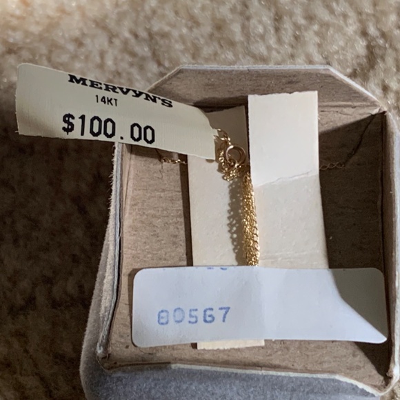 14K Gold Cross Pendant – 15/16 high by 9/16 wide - Picture 7 of 7